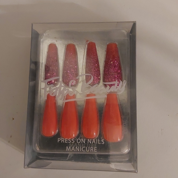 24 pcs press on nails (200) - Picture 3 of 7